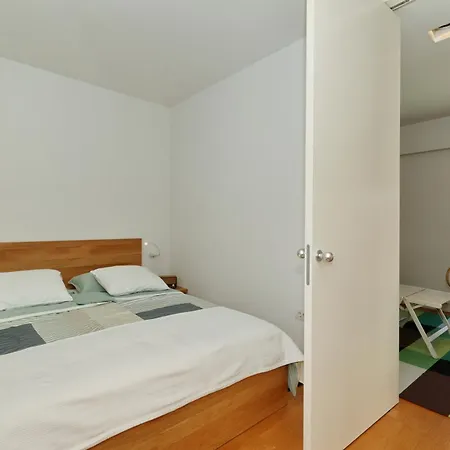 4b Apartment